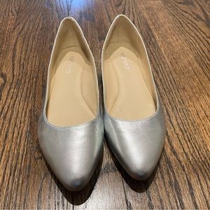EUC Nine West Silver Ballet Flats, 7.5